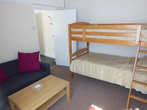 Hostal P & J Holiday Apartment & Guesthouse
