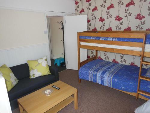 Hostal P & J Holiday Apartment & Guesthouse