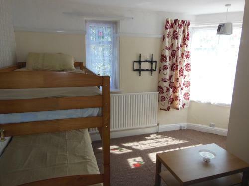 Hostal P & J Holiday Apartment & Guesthouse