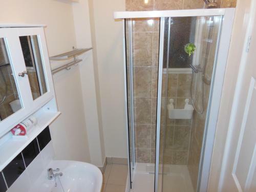 Hostal P & J Holiday Apartment & Guesthouse