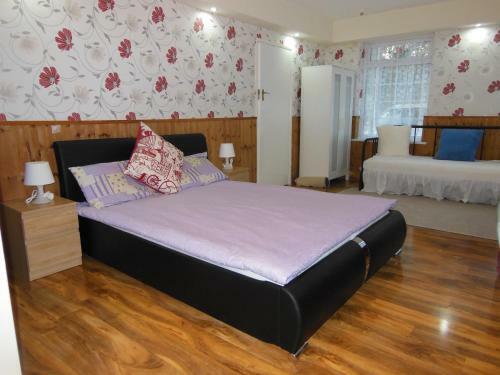 Hostal P & J Holiday Apartment & Guesthouse