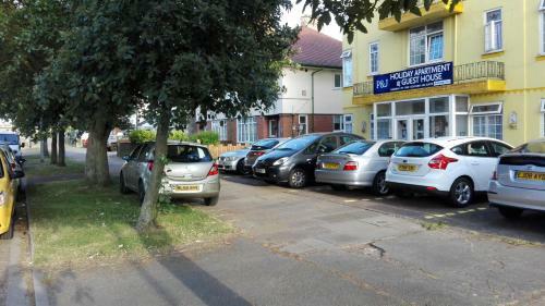 Hostal P & J Holiday Apartment & Guesthouse