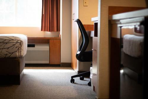 Hotel Monument Inn & Suites