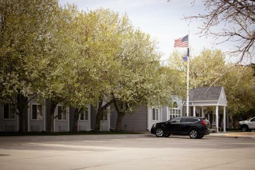 Hotel Monument Inn & Suites
