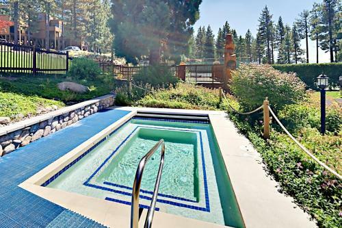 Chalet Court Manor
