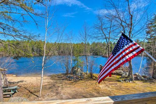 Lakefront Retreat With Kayaks, Grill, Fire Pit!