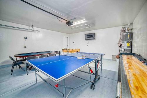 Beautiful Fully Renovated 4br/3ba Home W/rec Room