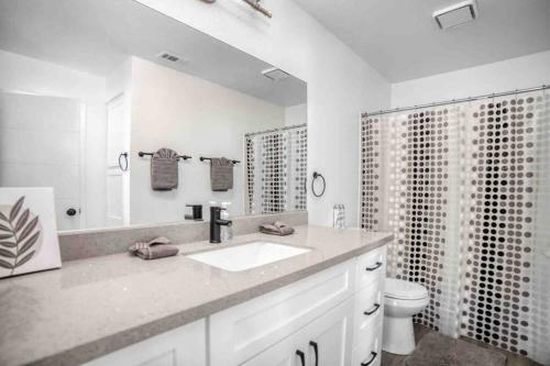 Beautiful Fully Renovated 4br/3ba Home W/rec Room