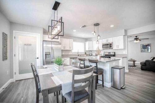 Beautiful Fully Renovated 4br/3ba Home W/rec Room