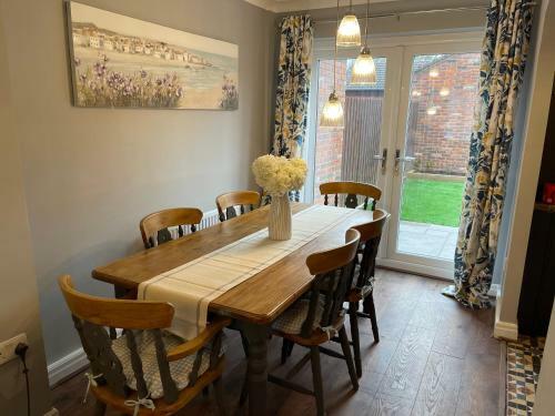 Tranquil 3 Bedroom Town House With Parking