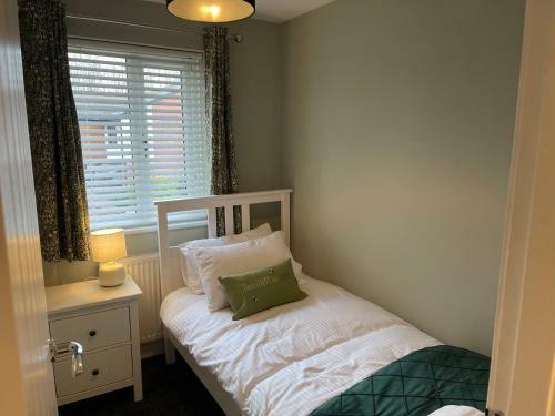 Tranquil 3 Bedroom Town House With Parking