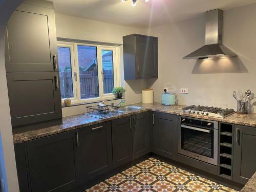 Tranquil 3 Bedroom Town House With Parking