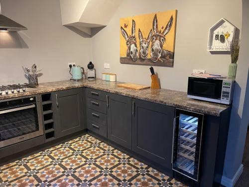 Tranquil 3 Bedroom Town House With Parking