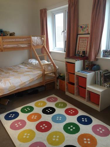 Colourful 2-bed Home By The River, Totnes