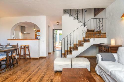 Bungalow With Seaviews In Moraira