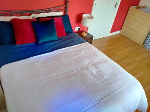 Spacious 3-bed House In Walsall