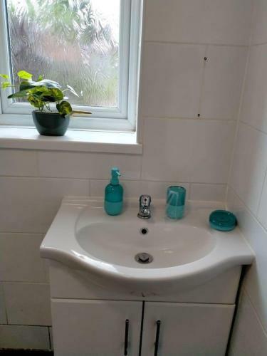 Spacious 3-bed House In Walsall
