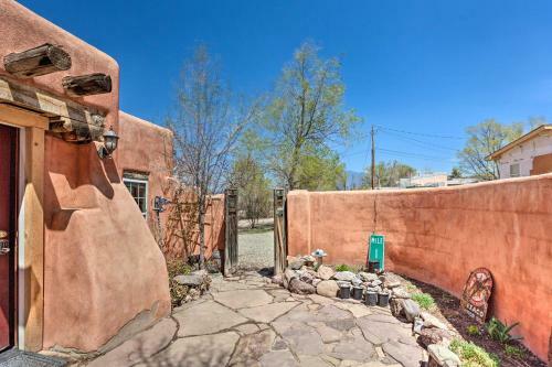 Adobe Home With Courtyard Less Than 2 Mi To Taos Plaza!
