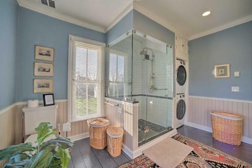 Luxe Germantown Home With Deck, Fire Pit And Yard