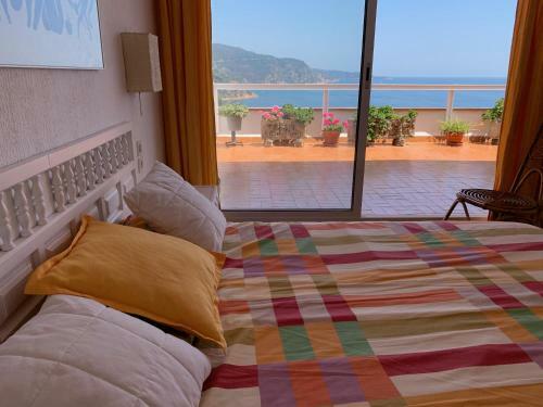 Apartamento ? Terrace + Sea Views + Private Beach. What Else? ?