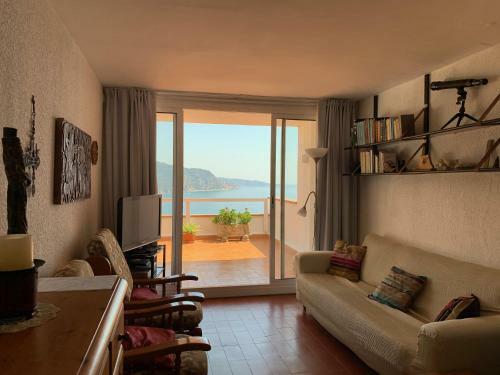 Apartamento ? Terrace + Sea Views + Private Beach. What Else? ?