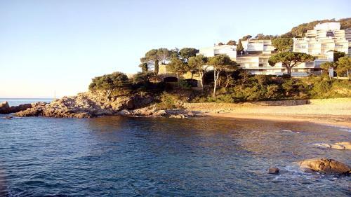 Apartamento ? Terrace + Sea Views + Private Beach. What Else? ?