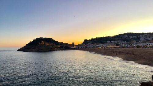 Apartamento ? Terrace + Sea Views + Private Beach. What Else? ?