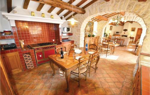 Holiday Home Rue De La Mairie O-880