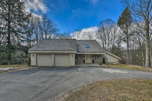 Catskill Mountains Getaway On 6 Acres With Pond