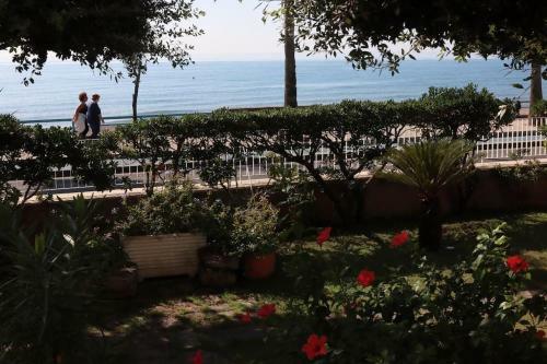 Apartment Seafront ?fiorirossi? Fronte Mare
