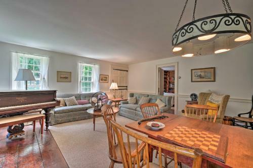 Sky Parlor Farm On 480 Acres With Fire Pit!