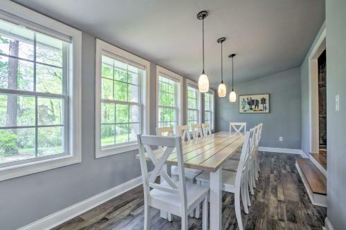 Bright Cary Home With Deck Less Than 15 Mi To Raleigh!