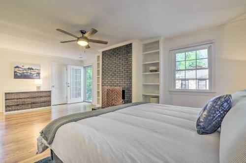 Bright Cary Home With Deck Less Than 15 Mi To Raleigh!