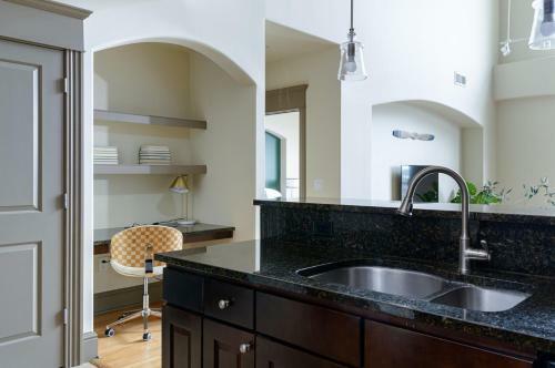 Wanderjaunt - The Residence At Southpark Apartments