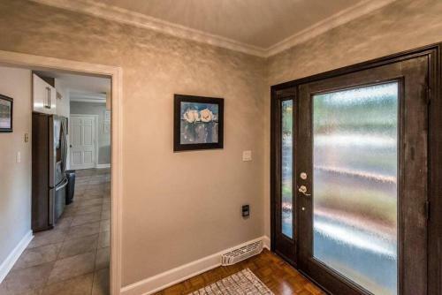 Enormous 2br House For The Whole Family!