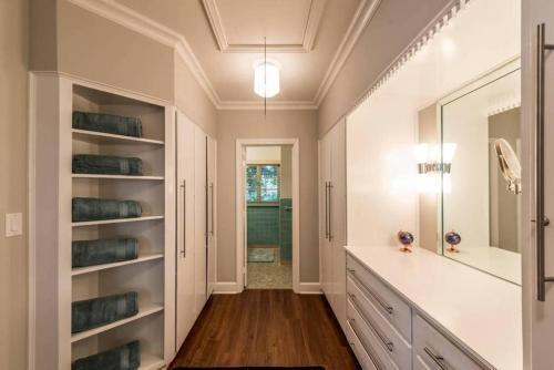 Enormous 2br House For The Whole Family!