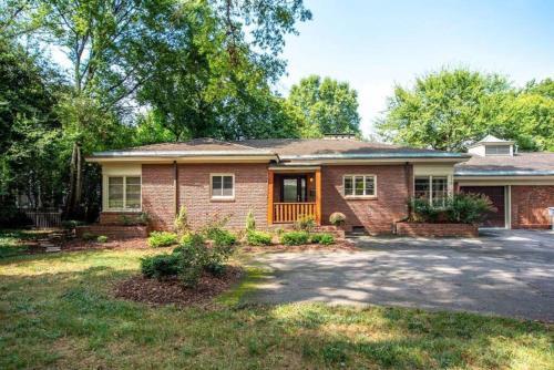 Enormous 2br House For The Whole Family!