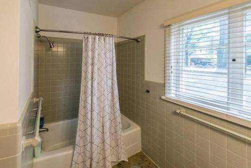 Enormous 2br House For The Whole Family!