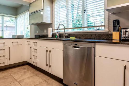 Enormous 2br House For The Whole Family!