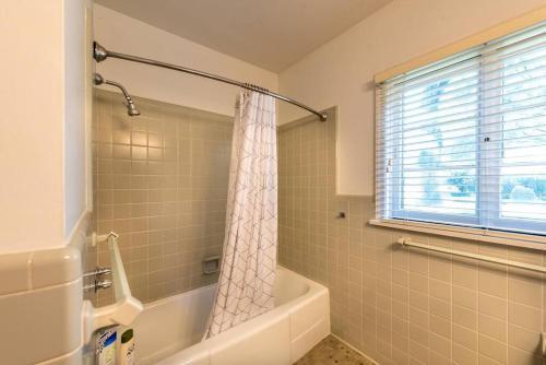 Enormous 2br House For The Whole Family!