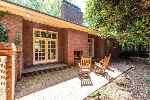 Enormous 2br House For The Whole Family!