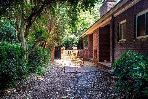 Enormous 2br House For The Whole Family!