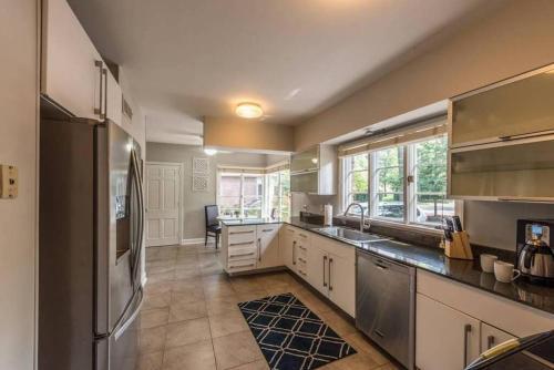 Enormous 2br House For The Whole Family!
