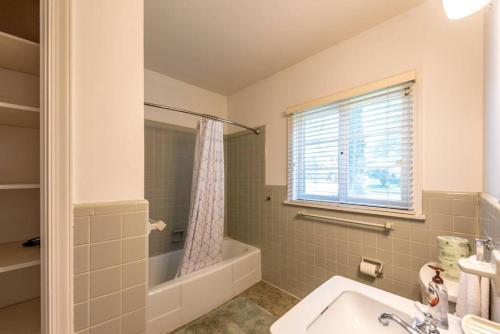 Enormous 2br House For The Whole Family!
