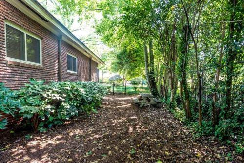 Enormous 2br House For The Whole Family!