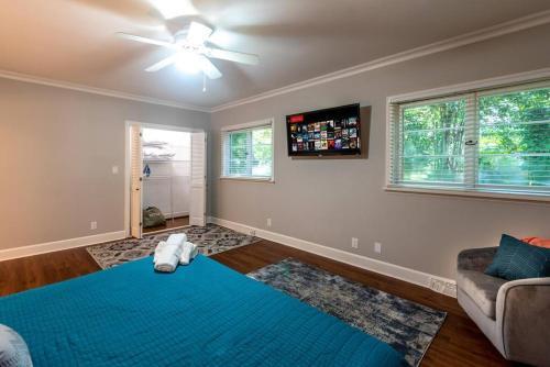 Enormous 2br House For The Whole Family!