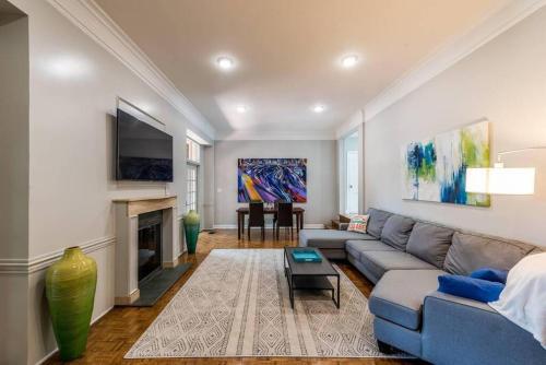 Enormous 2br House For The Whole Family!