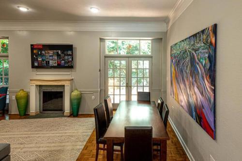 Enormous 2br House For The Whole Family!
