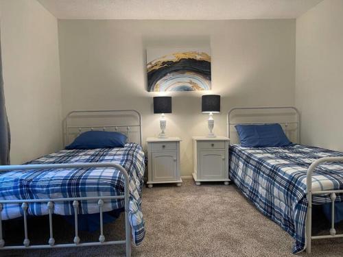 Cheerful, Bright, And Quiet Home Mins From Uptown Pet Friendly