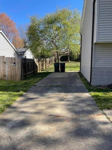 Cheerful, Bright, And Quiet Home Mins From Uptown Pet Friendly